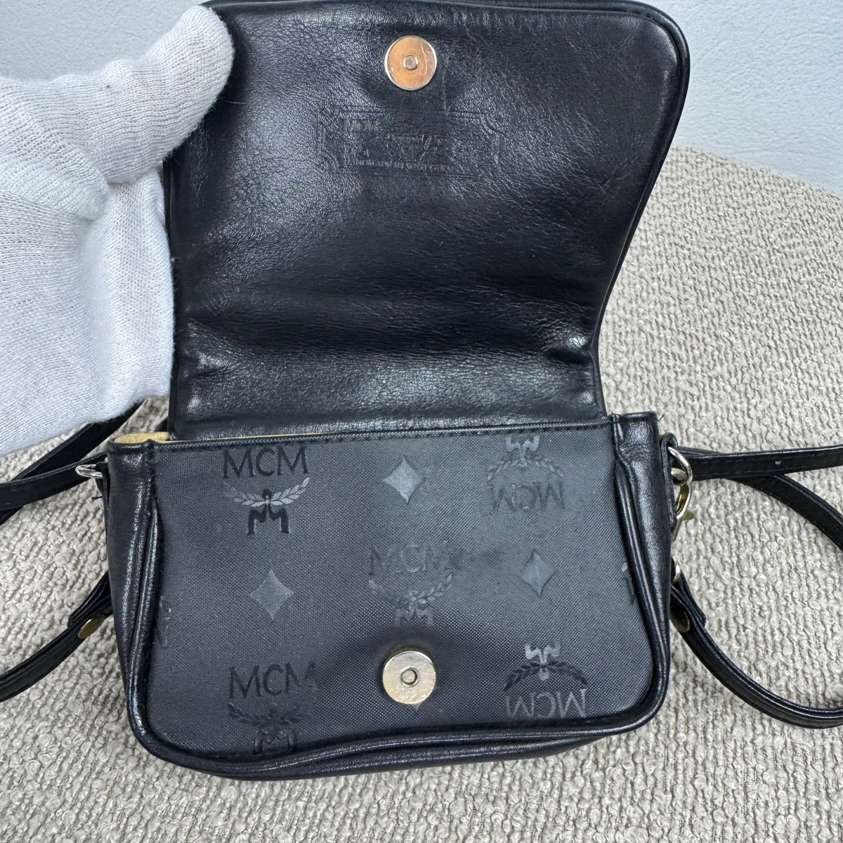 Vintage MCM Crossbody Tasche – Schwarz