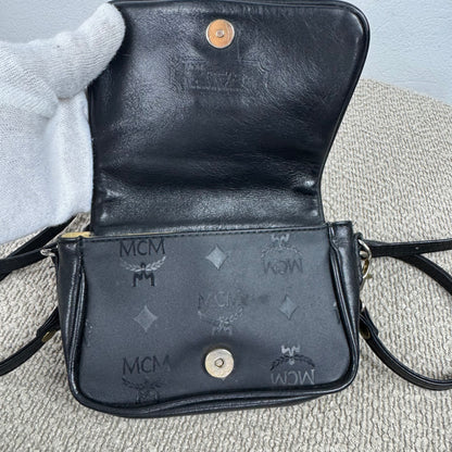 Vintage MCM Crossbody Tasche – Schwarz