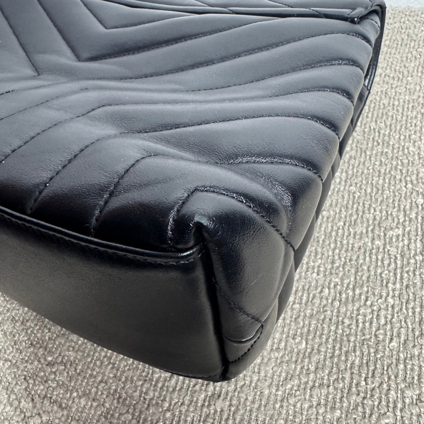 Saint Laurent Loulou Medium Matelassé aus Lammleder Schwarz