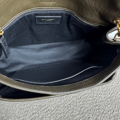 Yves Saint Laurent NIKI Medium aus genarbtem Lammleder