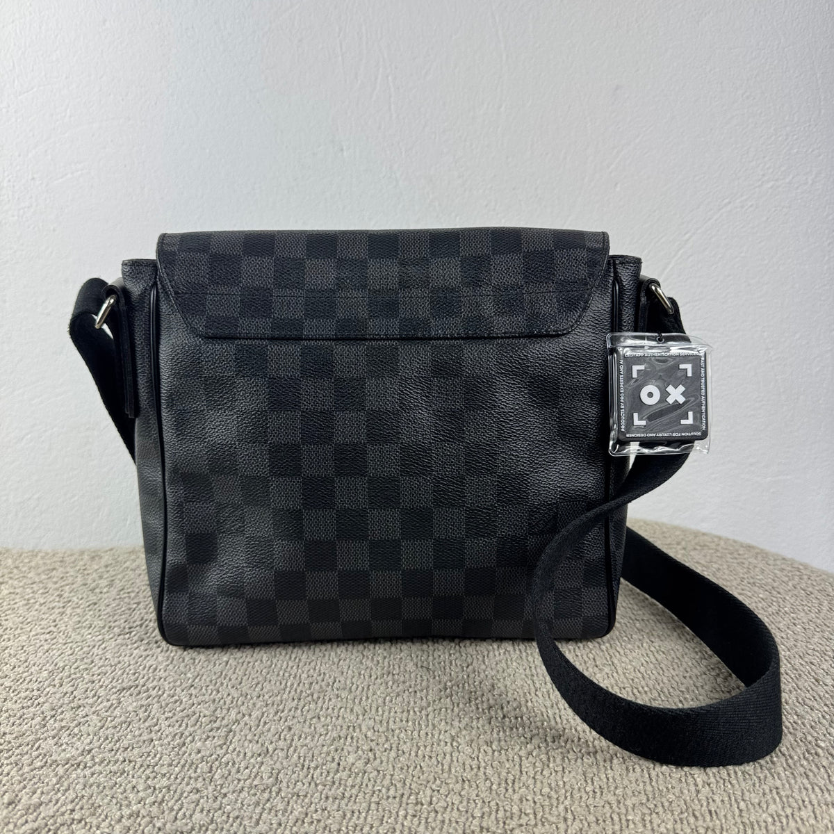 Louis Vuitton District PM Messenger – Damier Graphite