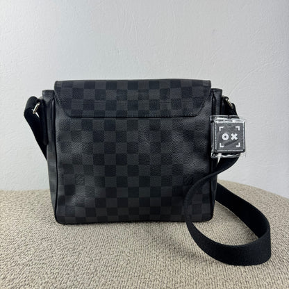 Louis Vuitton District PM Messenger – Damier Graphite