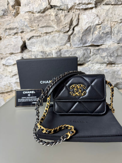 Chanel 19 Wallet on Chain