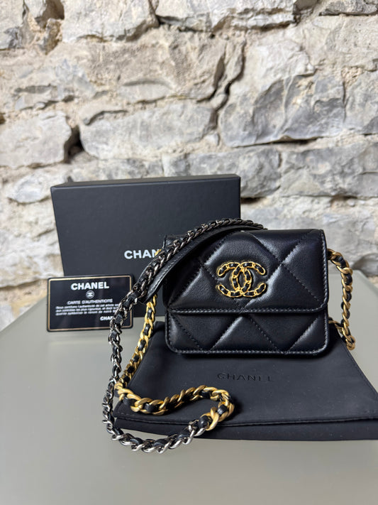 Chanel 19 Wallet on Chain