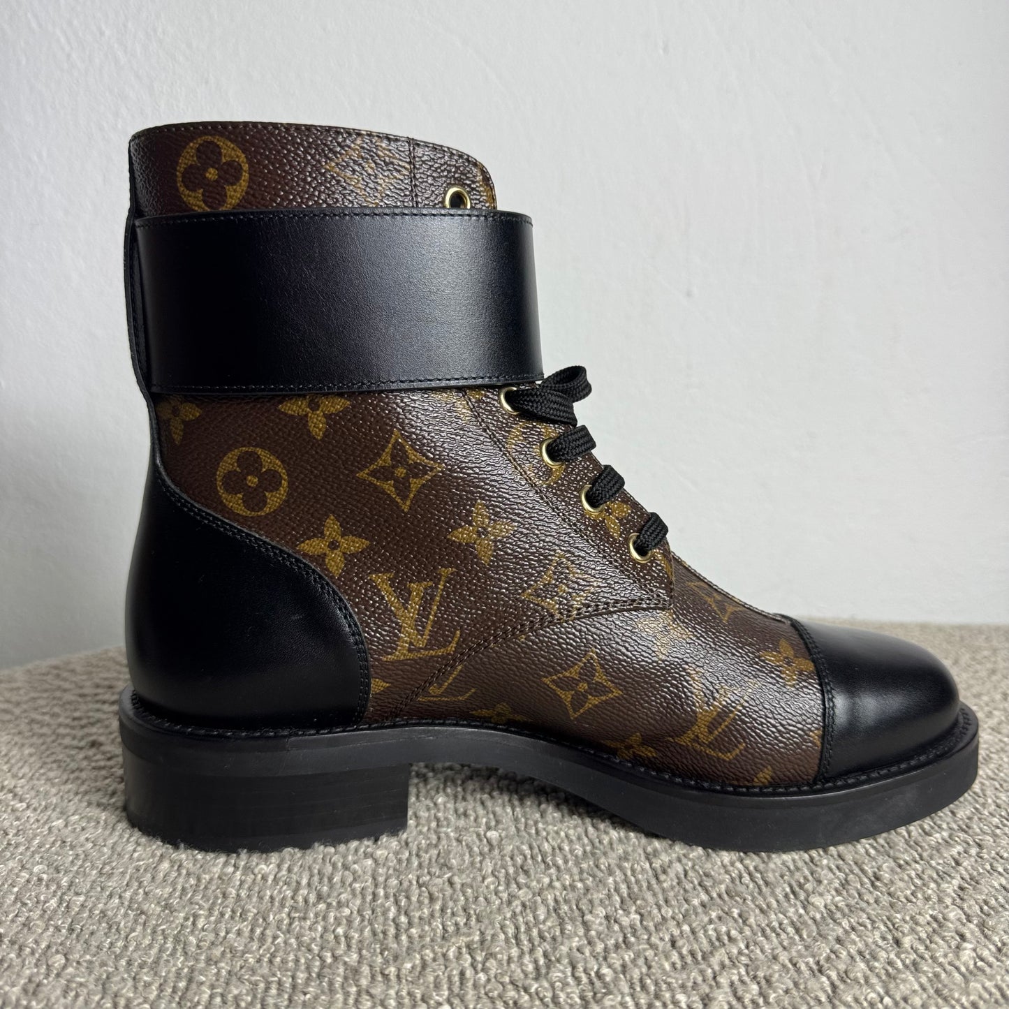 Louis Vuitton Wonderland Flat Ranger Monogram Boots – Gr. 39