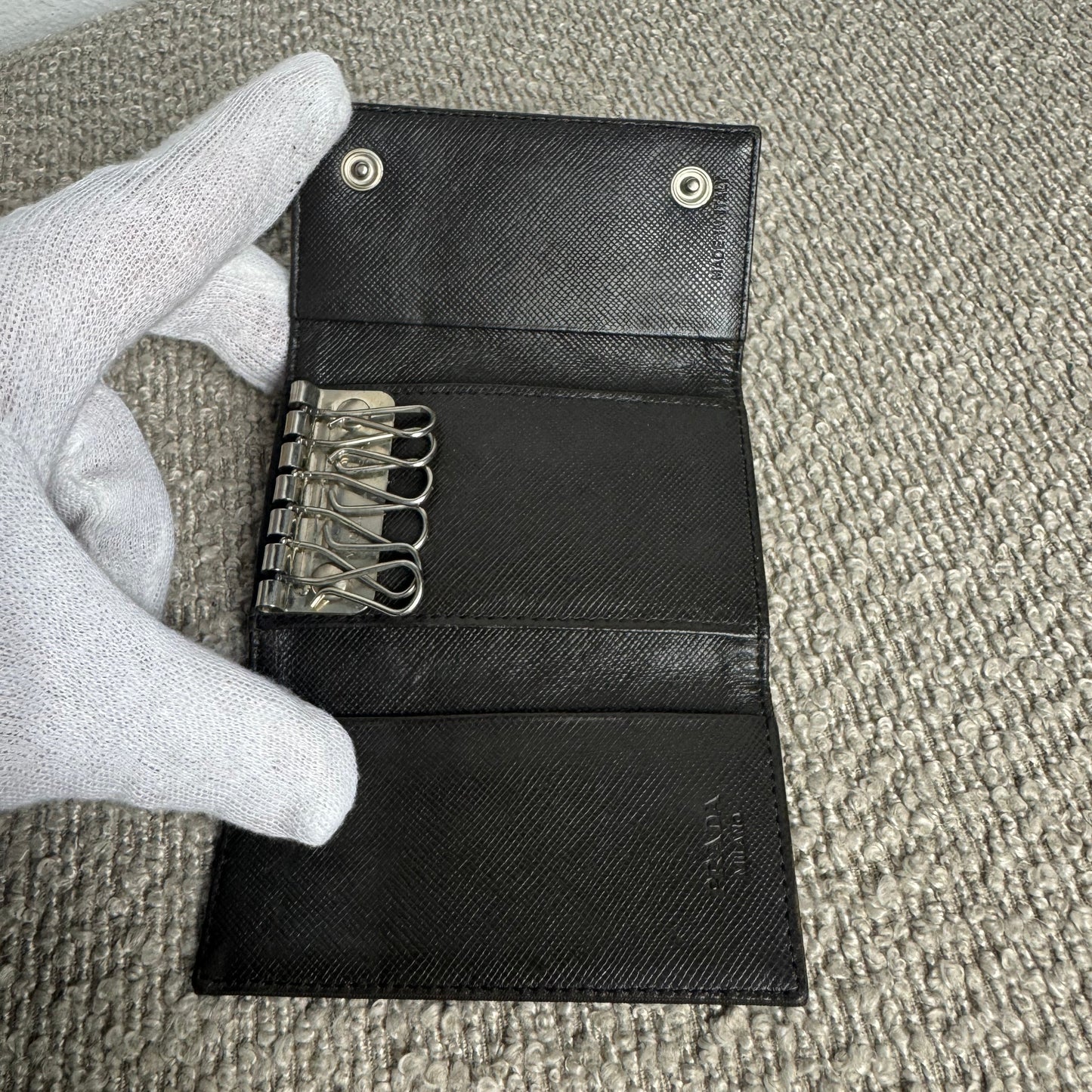 PRADA Nylon Schlüssel-Etui 6-fach Schwarz Saffiano