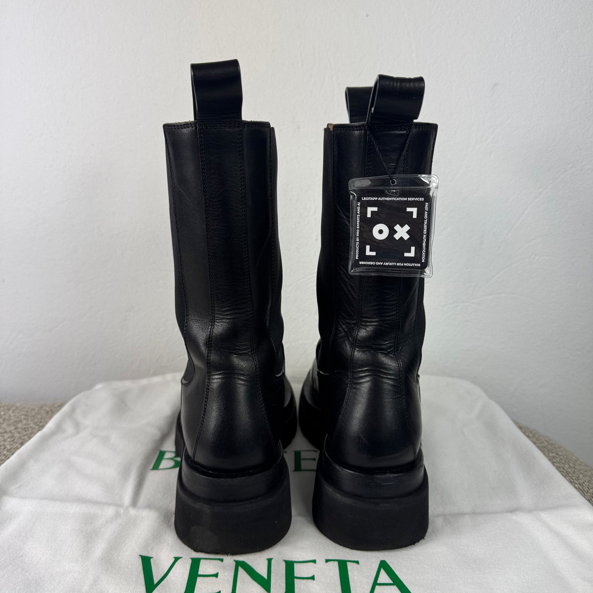 Bottega Veneta The Lug Chelsea Boots – Schwarzes Leder – Gr. 38