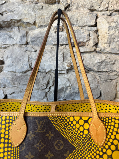 Louis Vuitton x Yayoi Kusama Neverfull – Monogram Dots Limited Edition