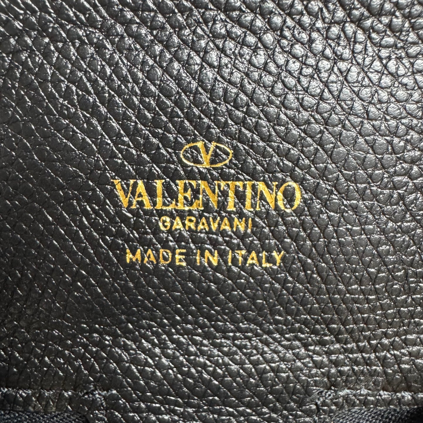 Valentino Garavani VLogo AirPods Case – Leather