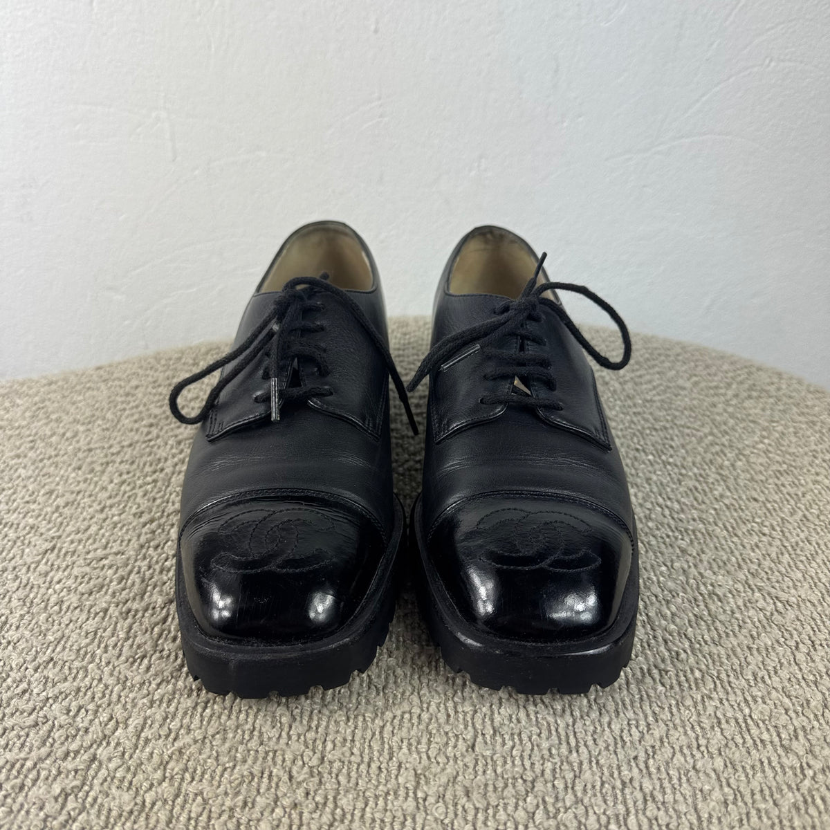 Chanel Cap-Toe Leder Schnürschuhe – Schwarz – Größe 37,5