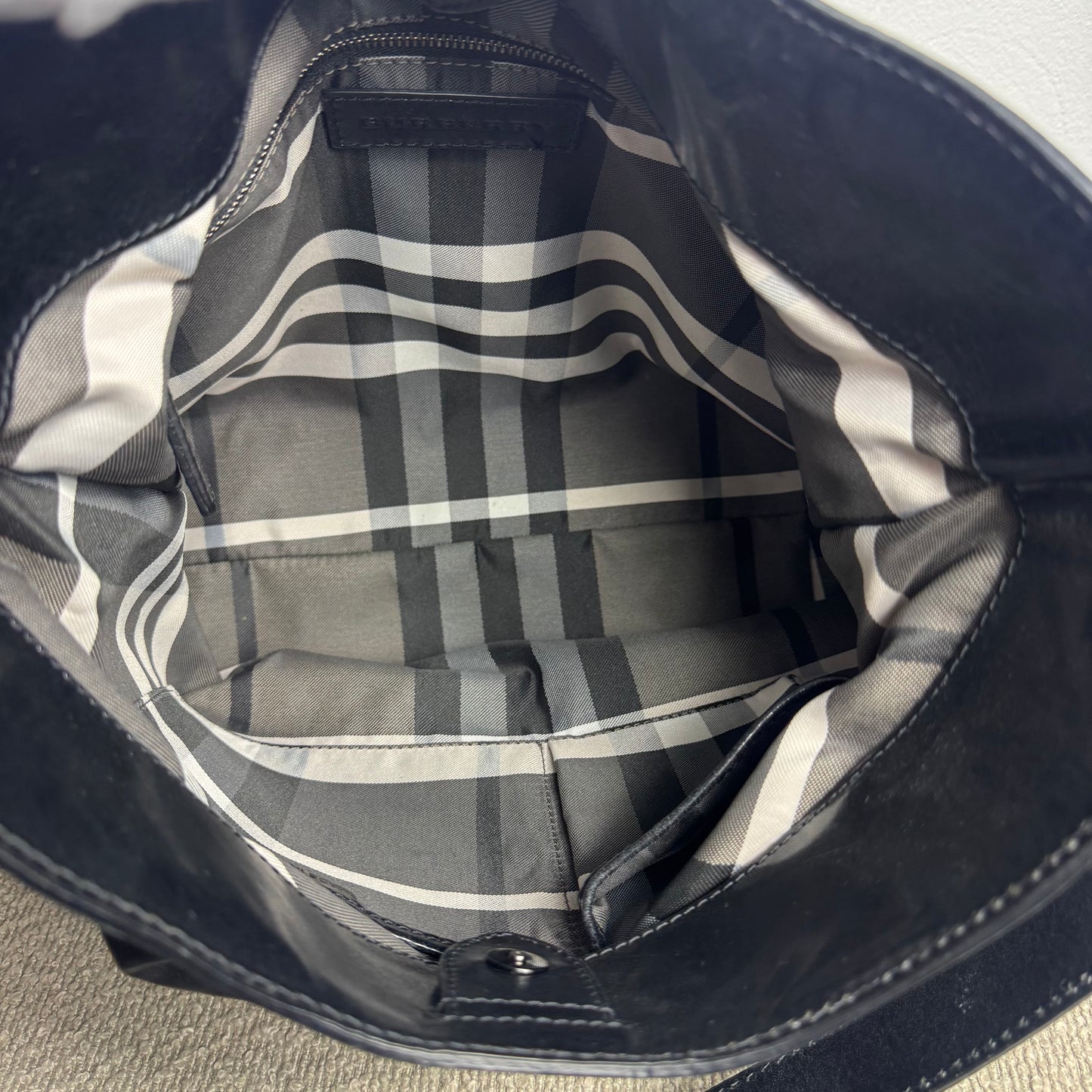 Burberry Studded Susanna Bucket Bag Leder - Schwarz