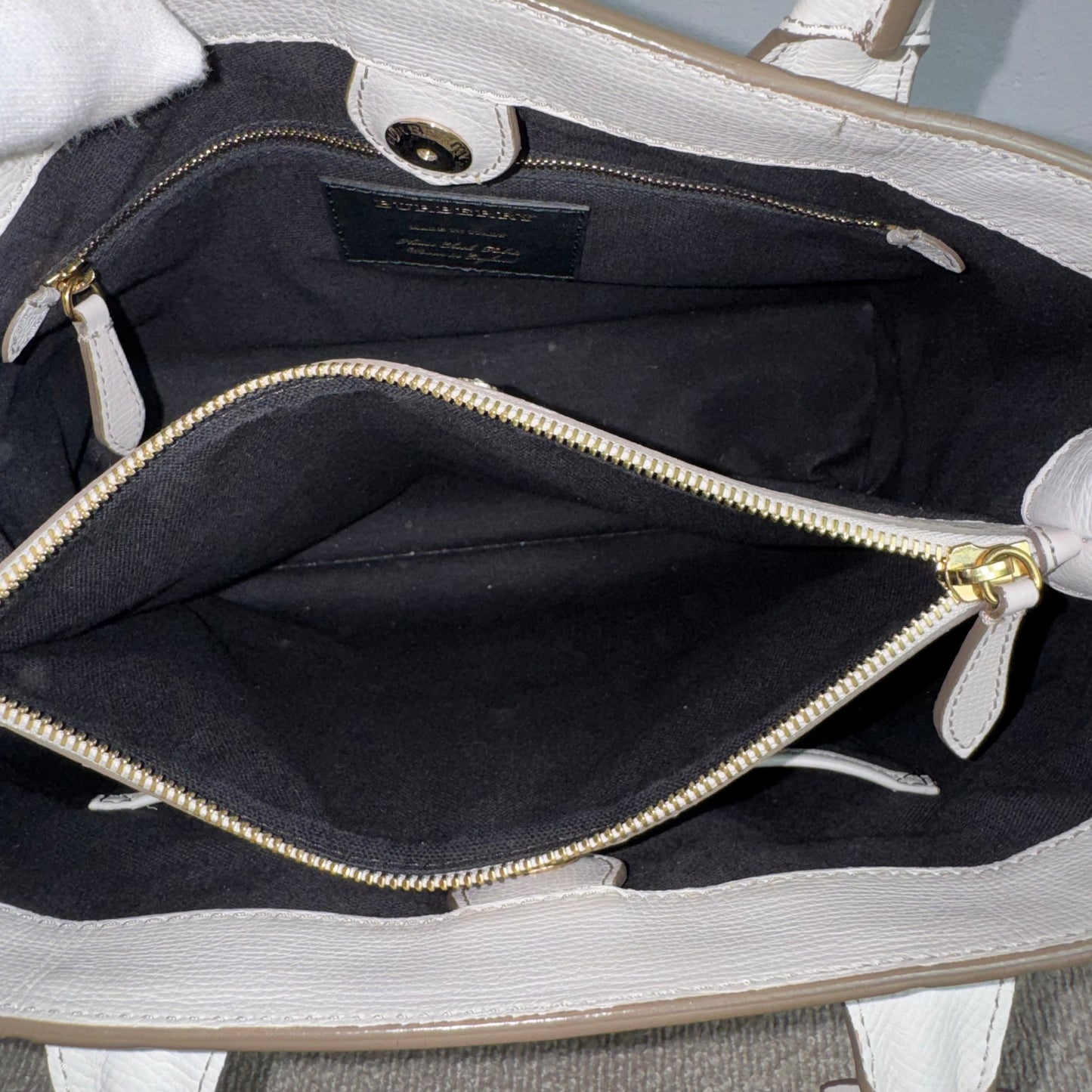 Burberry Banner Bag Grainy Calfskin Weiß