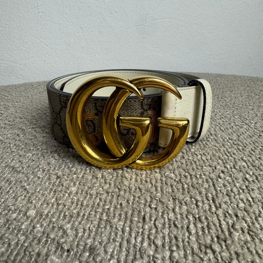 Gucci Breiter GG Marmont Gürtel mit Kirsch- & Erdbeer-Print Gr. 90