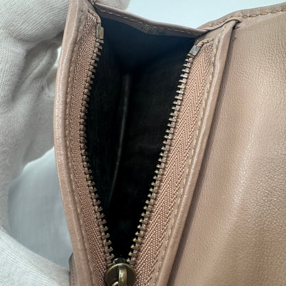 Gucci GG Marmont Kompakt-Geldbörse – Matelassé Leder Taupe