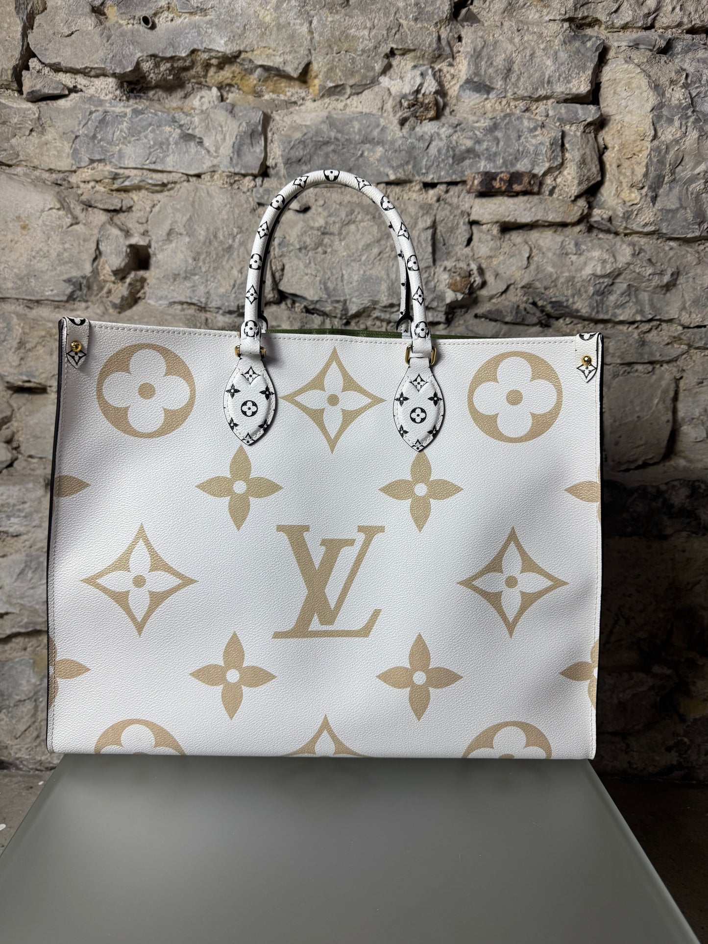 Louis Vuitton Onthego GM – Giant Monogram Limited Edition