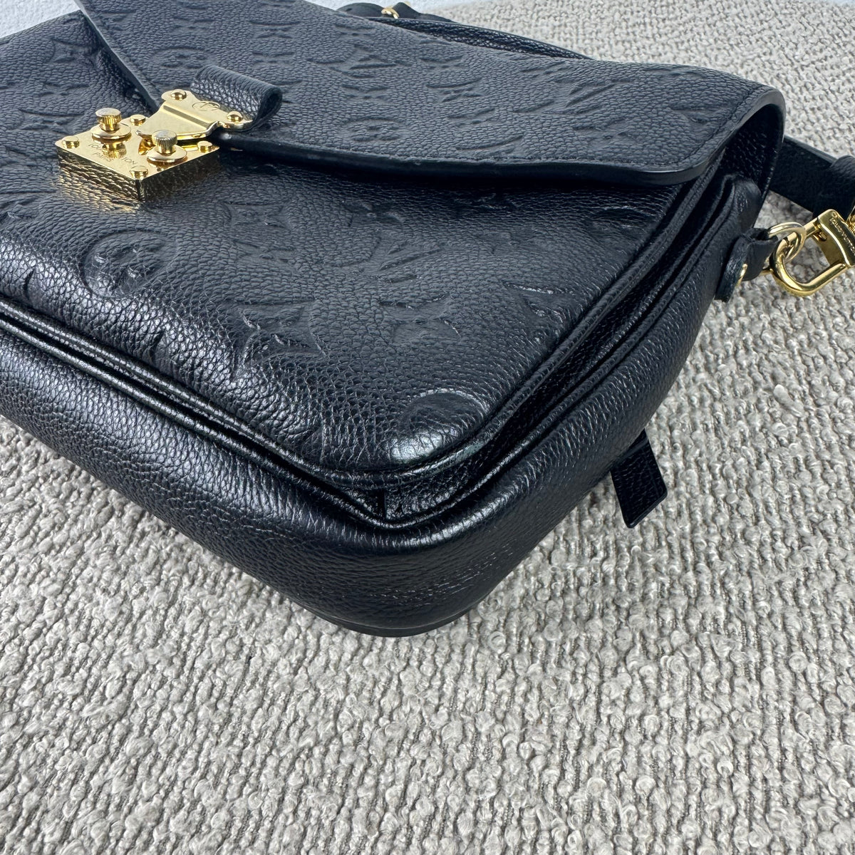 Louis Vuitton Pochette Métis – Monogram Empreinte Leder Schwarz