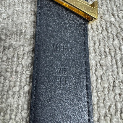Louis Vuitton Ladies EPI Twist Logo Gürtel Schwarz – 75 cm