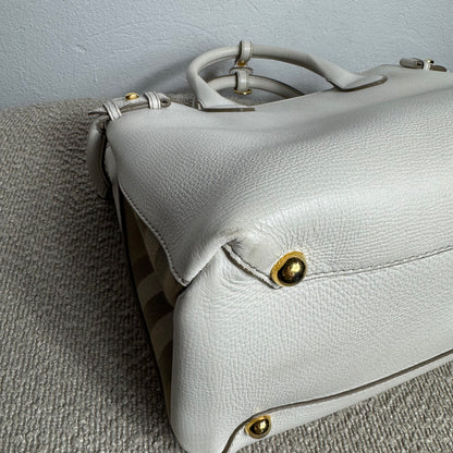Burberry Banner Bag Grainy Calfskin Weiß