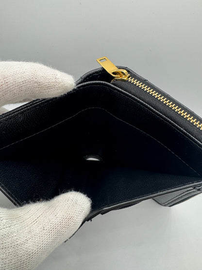 Saint Laurent Cassandre Matelassé – Kompaktes Portemonnaie mit umlaufendem Reißverschluss