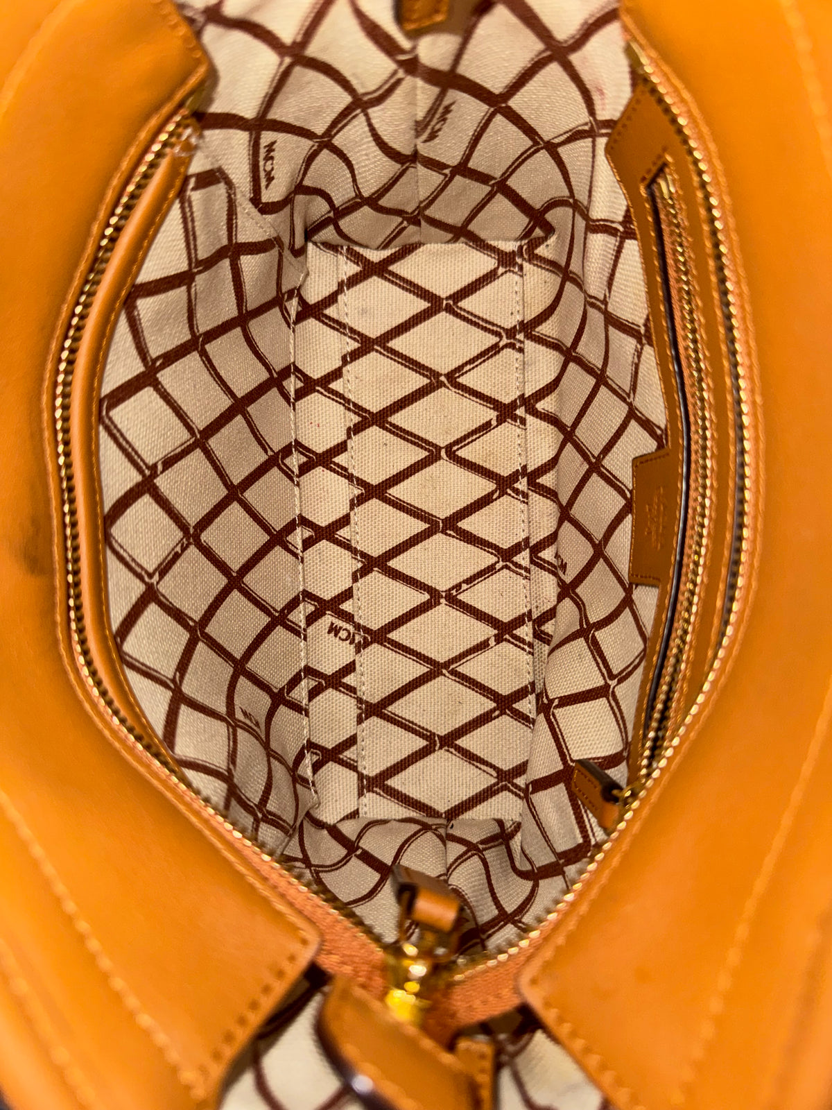 MCM Toni Shopper mit Reißverschluss – Visetos Cognac
