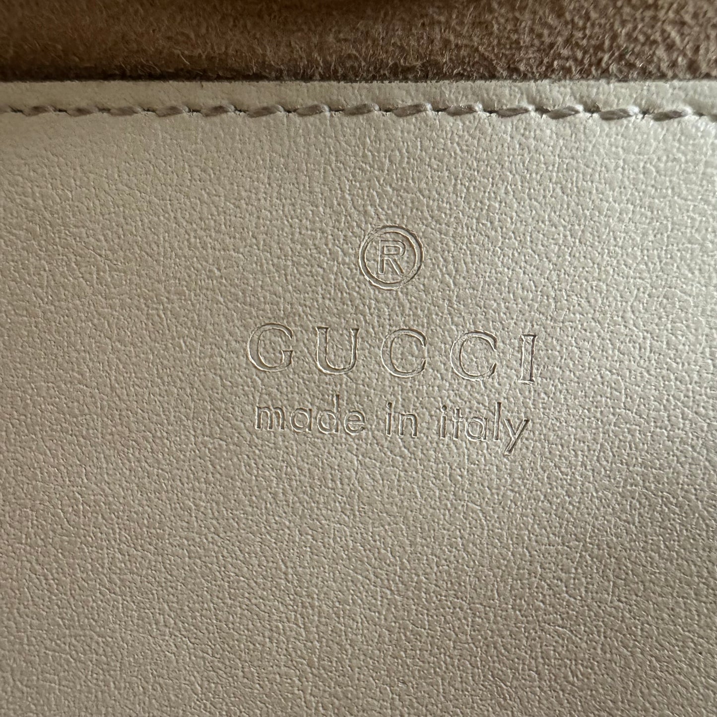 Gucci GG Marmont Kleine Schultertasche – Weiß