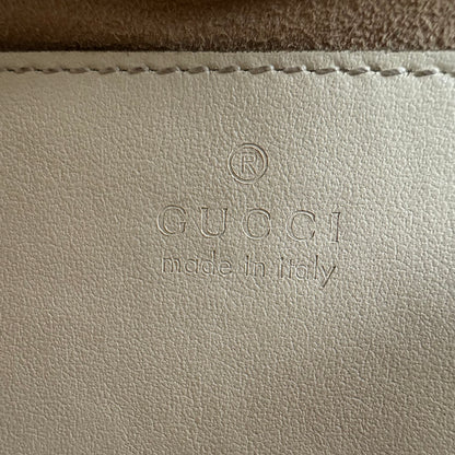 Gucci GG Marmont Kleine Schultertasche – Weiß