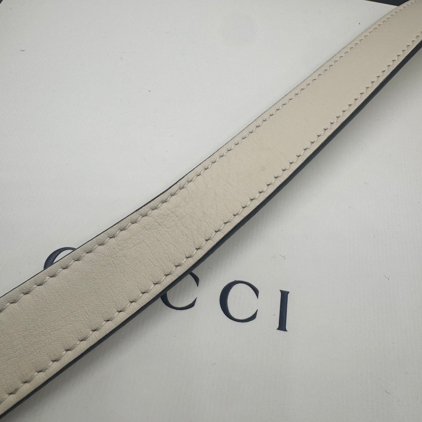 Gucci GG Marmont Gürtel Weiß