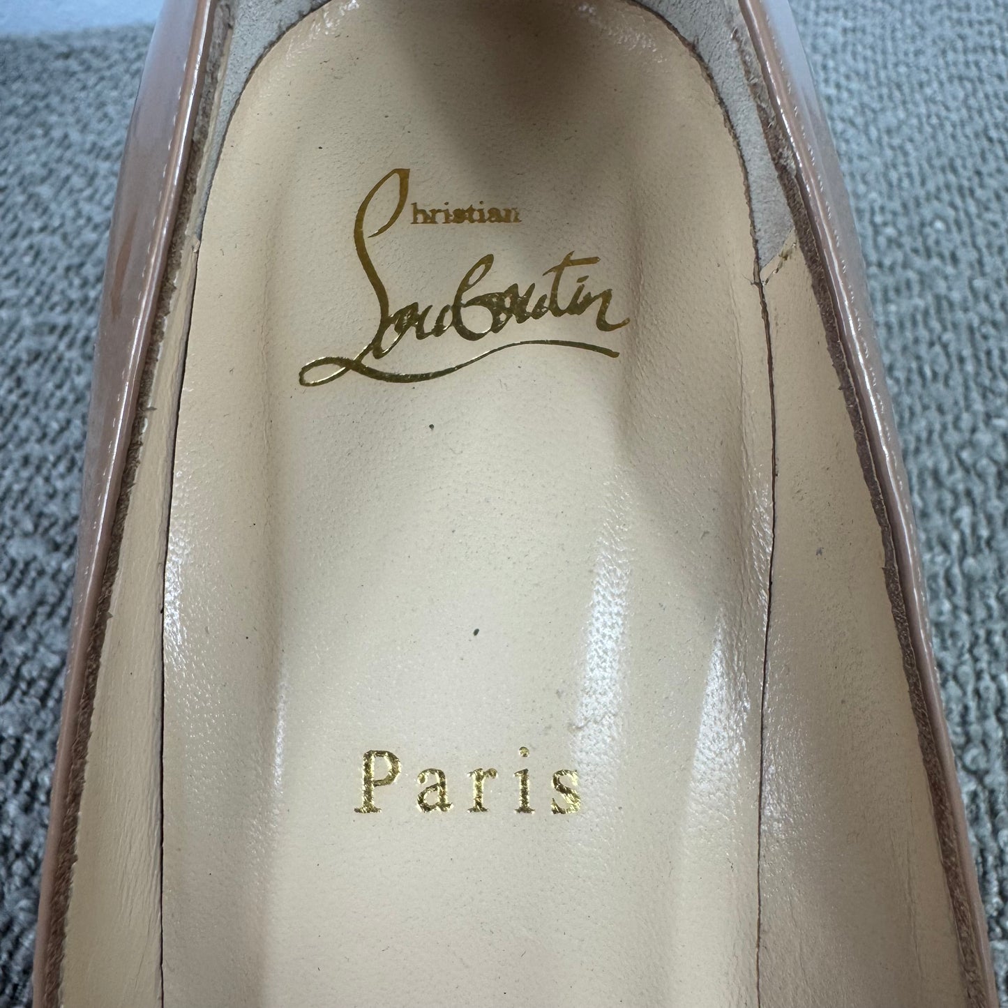 Christian Louboutin Shelley Pumps Nude Lackleder – Größe 39