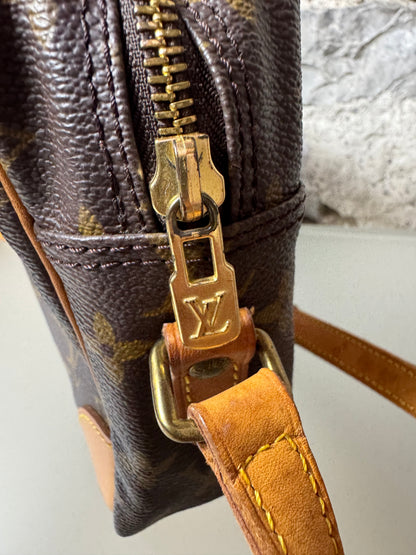 Louis Vuitton Trocadero 24 Monogram Canvas