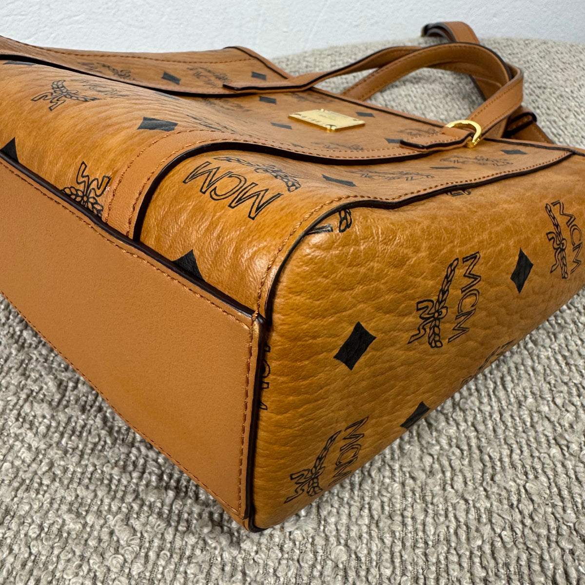 MCM Toni Shopper mit Reißverschluss – Visetos Cognac