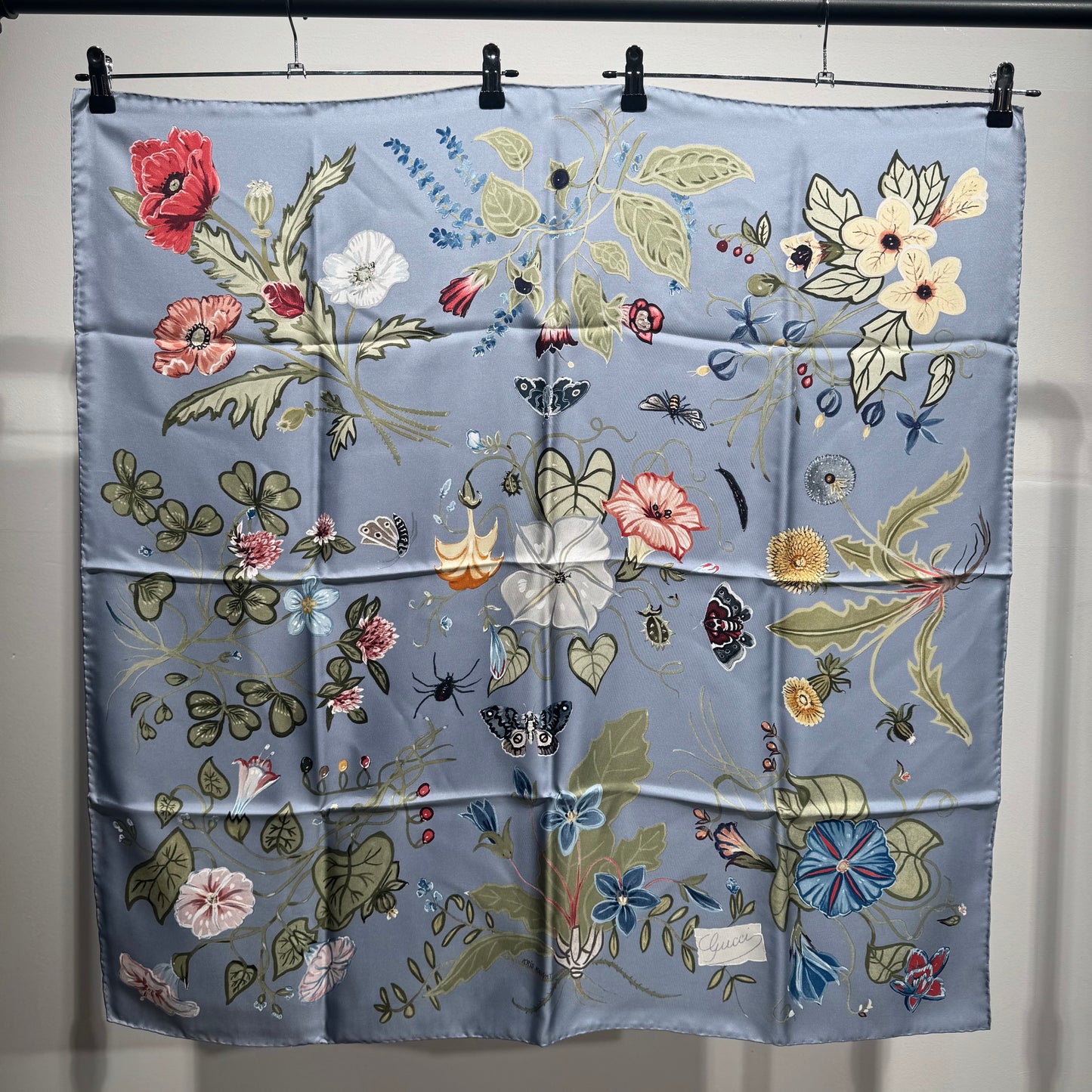 Foulard en soie Gucci Flora "Jardin et Insectes" – Lavande/Bleu clair
