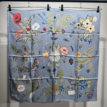 Foulard en soie Gucci Flora "Jardin et Insectes" – Lavande/Bleu clair