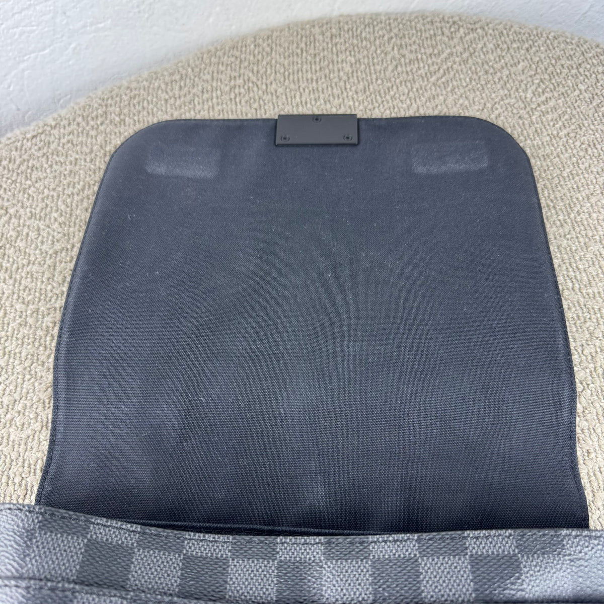 Louis Vuitton District PM Messenger – Damier Graphite