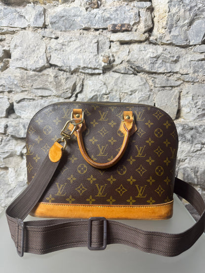 Louis Vuitton Alma Monogram mit Trageriemen