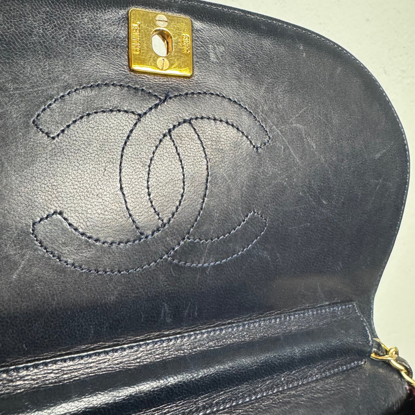 Chanel Vintage Coco Chain Umhängetasche Navy Blue