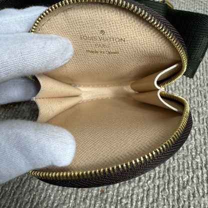 Louis Vuitton Multi Pochette Accessoires Monogram – Grüner Trageriemen