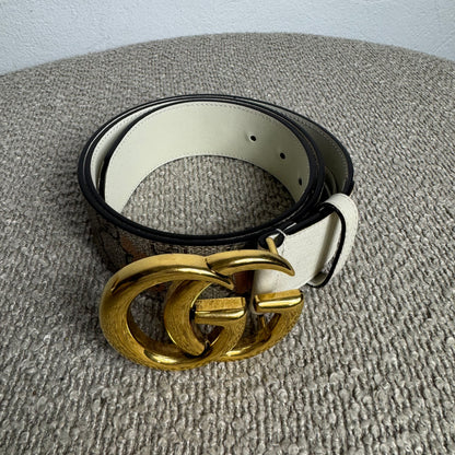 Gucci Breiter GG Marmont Gürtel mit Kirsch- & Erdbeer-Print Gr. 90