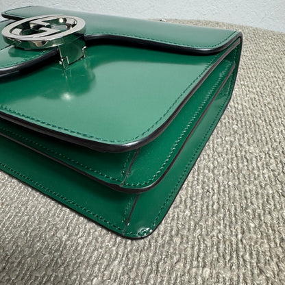 Gucci Green Small Patent Interlocking GG Crossbody Grün