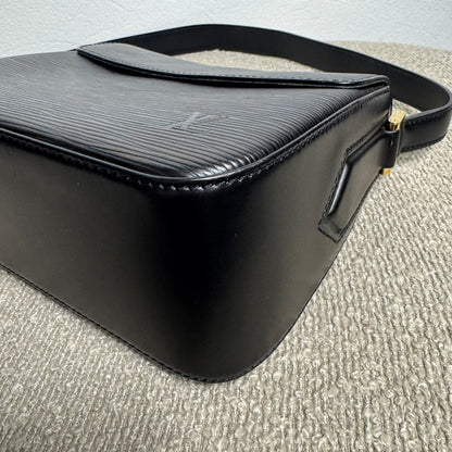 Louis Vuitton Buci Schultertasche – Epi Leder Schwarz