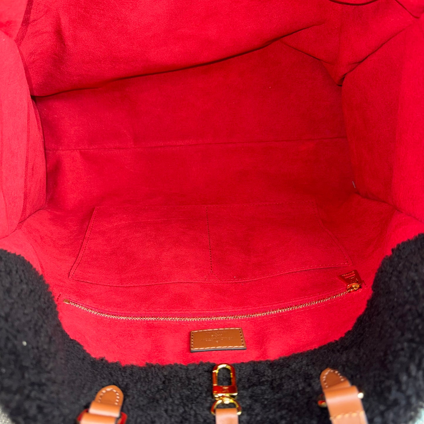 Louis Vuitton OnTheGo GM – Monogram Giant Teddy Schafsfell