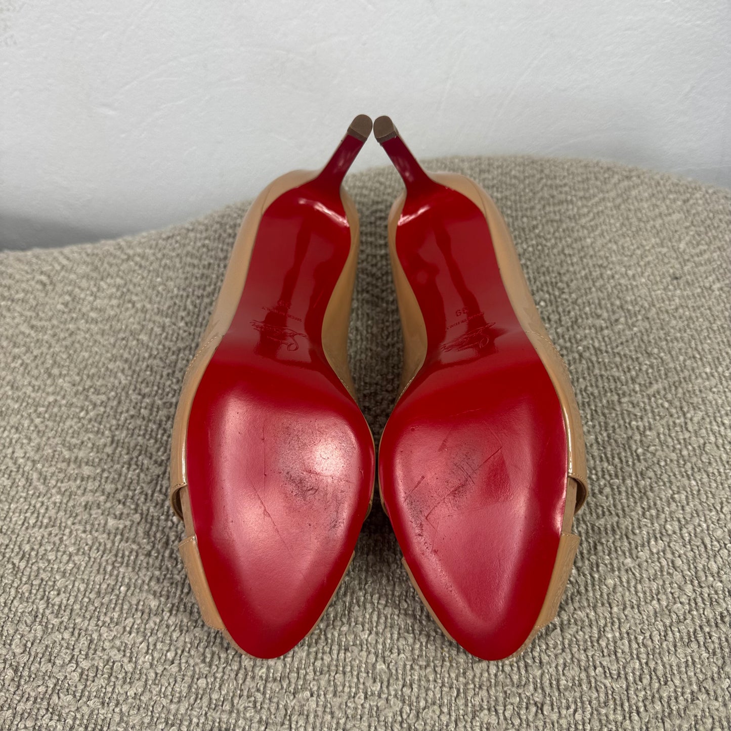 Christian Louboutin Shelley Pumps Nude Lackleder – Größe 39