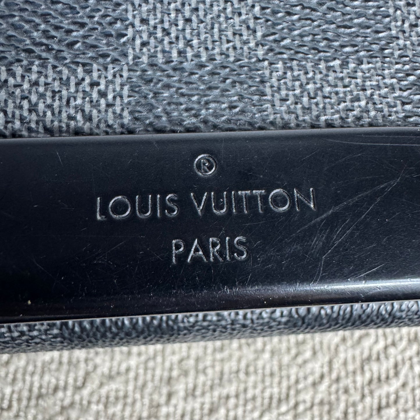 Louis Vuitton Daniel MM Messenger Bag – Damier Graphite