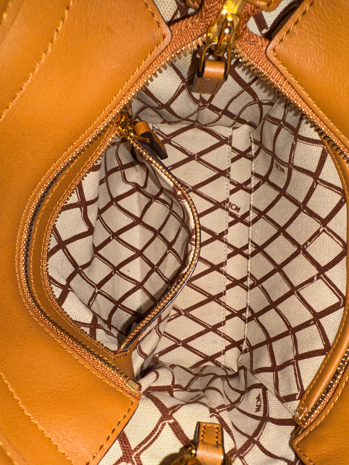 MCM Toni Shopper mit Reißverschluss – Visetos Cognac
