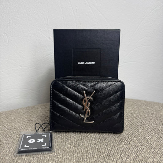 Saint Laurent Cassandre Matelassé Lederportemonnaie – Grain de Poudre