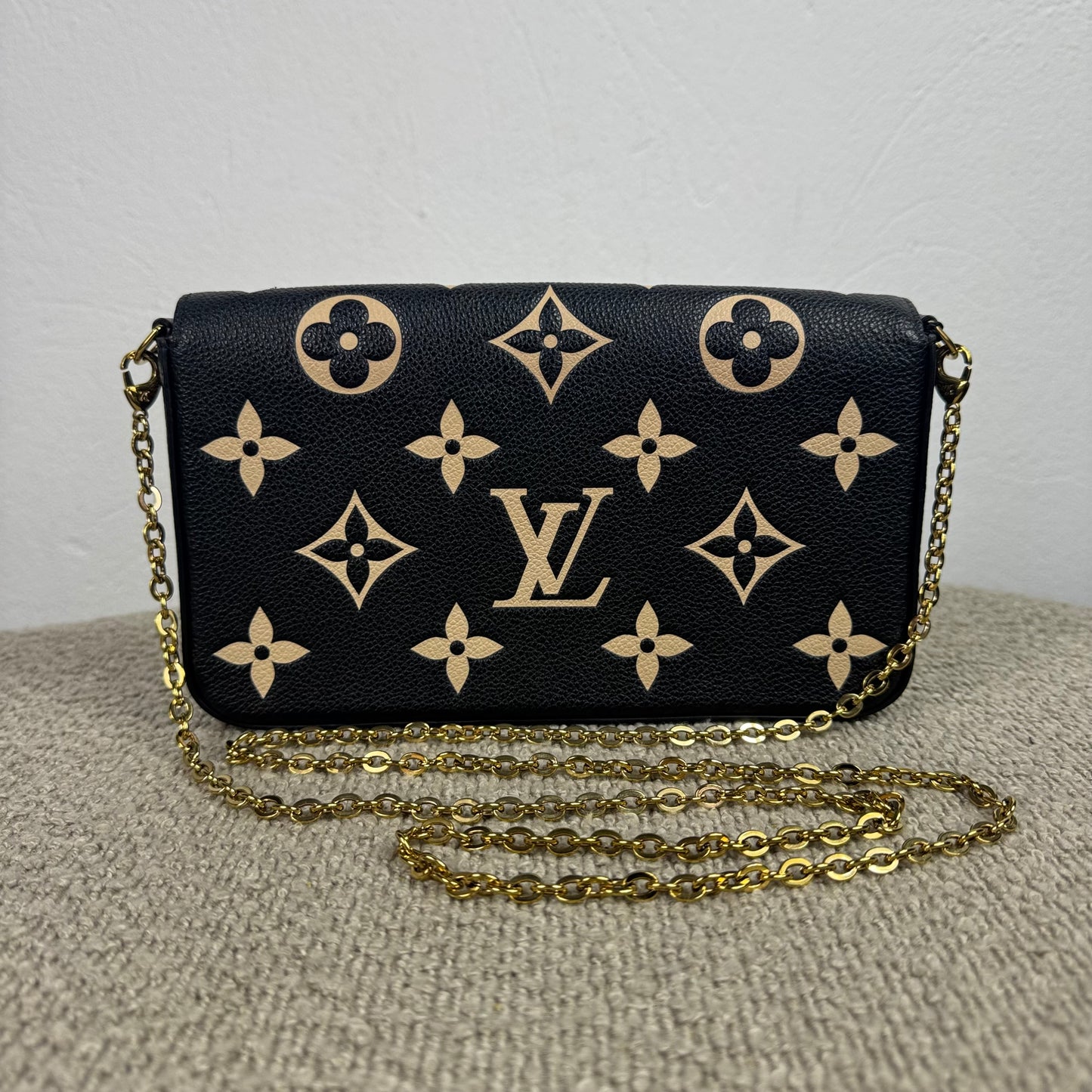 Louis Vuitton Félicie Pochette – Empreinte Leder Schwarz / Beige