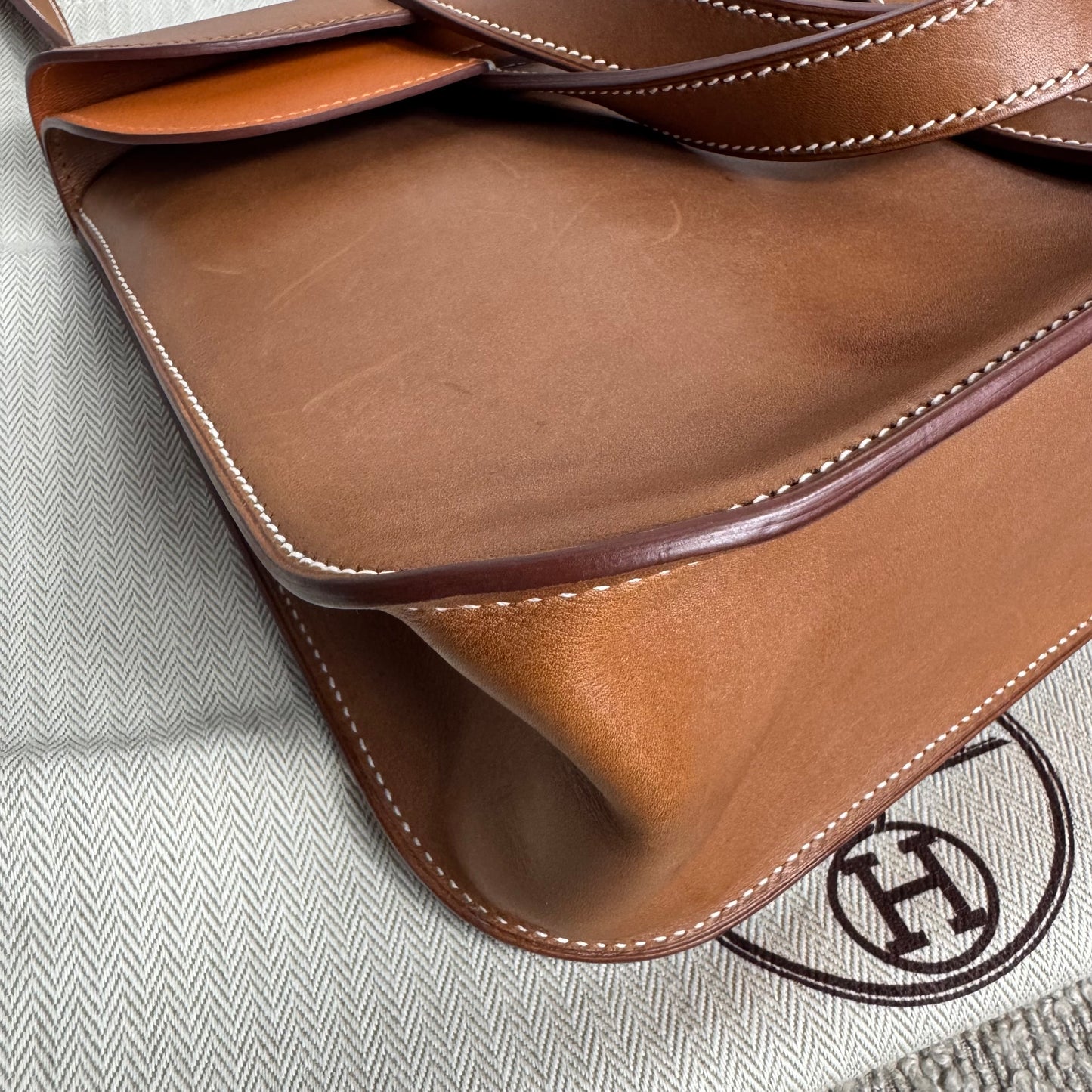 Hermès Halzan 31 Gold Leder