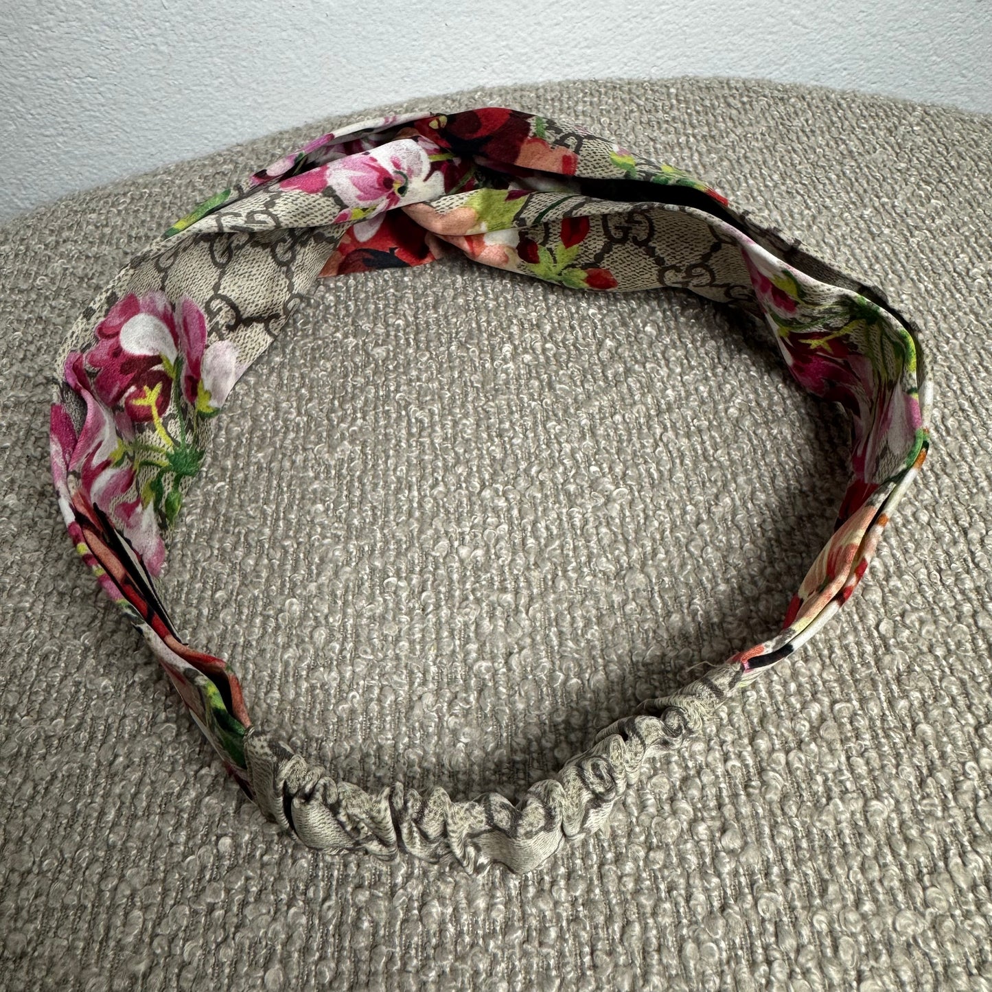 Ruban de cheveux en soie imprimé GG Blooms Gucci