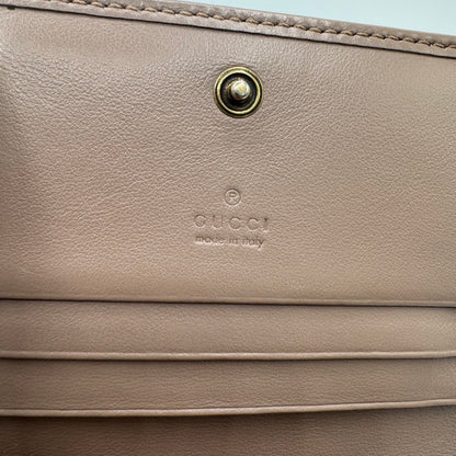 Gucci GG Marmont Kompakt-Geldbörse – Matelassé Leder Taupe