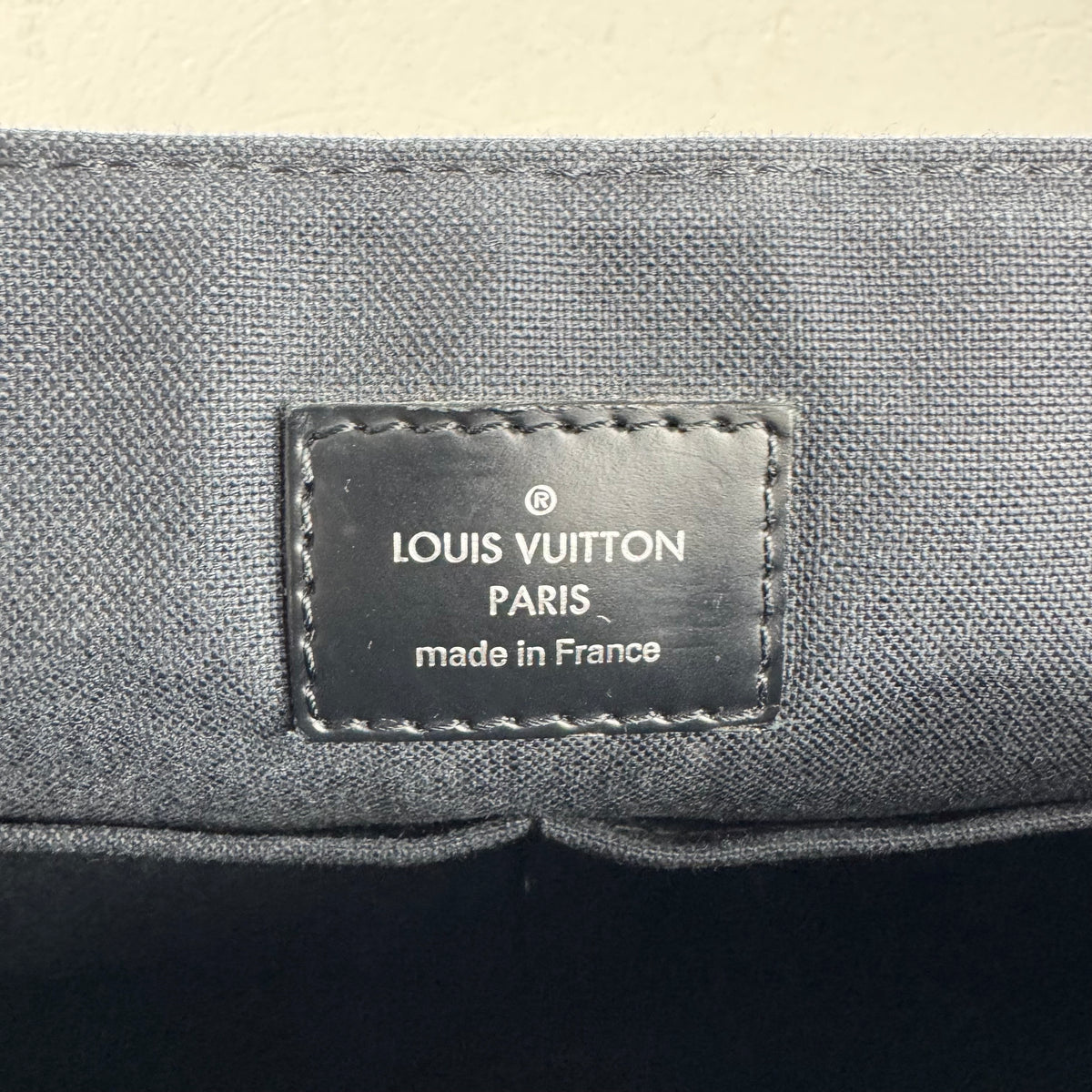 Louis Vuitton District PM Messenger – Damier Graphite