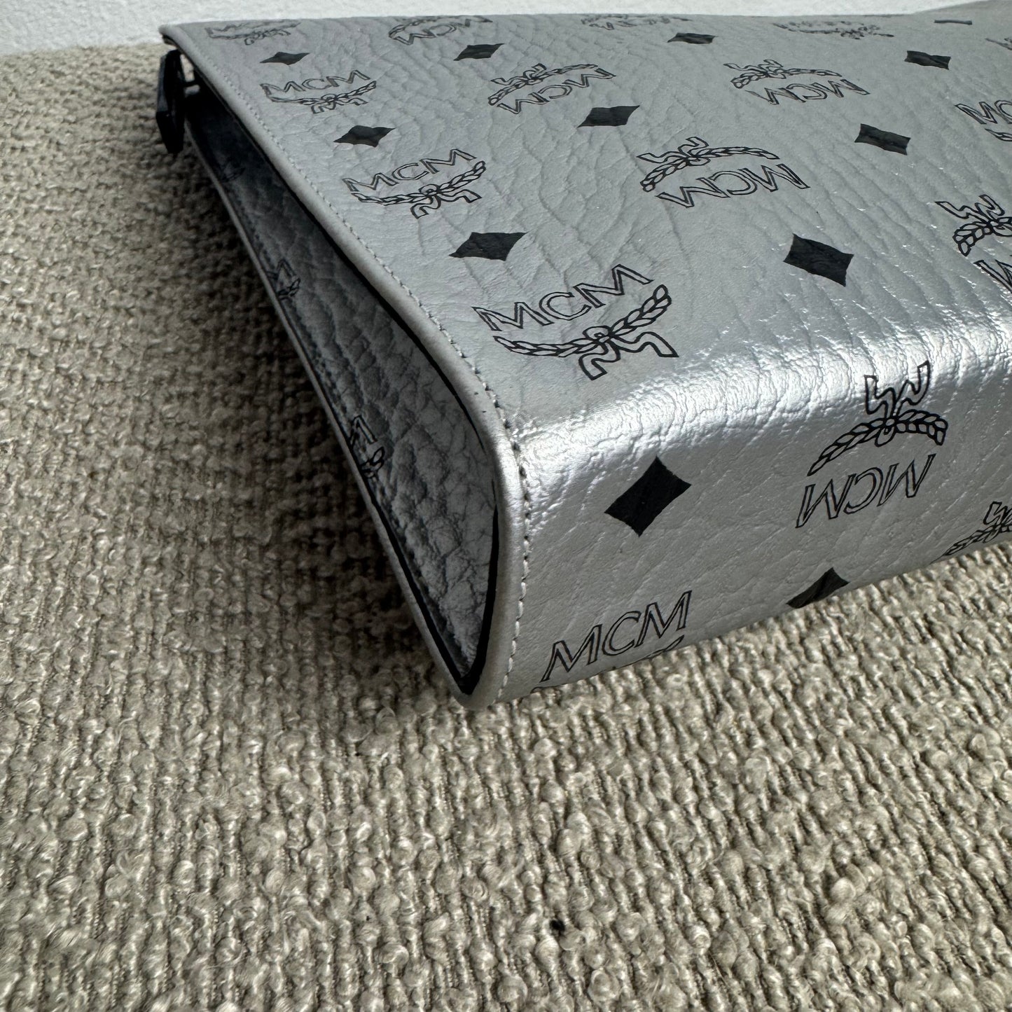 MCM Visetos Clutch Silber